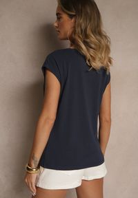 Renee - Granatowy T-shirt z Bawełny Ozdobiony Koronką Ralienne. Okazja: na co dzień. Kolor: niebieski. Materiał: bawełna, koronka. Wzór: aplikacja, koronka. Styl: casual