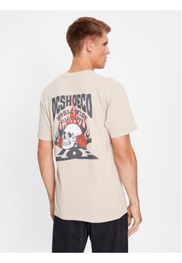 DC T-Shirt Defiant Tees ADYZT05309 Beżowy Regular Fit. Kolor: beżowy. Materiał: bawełna