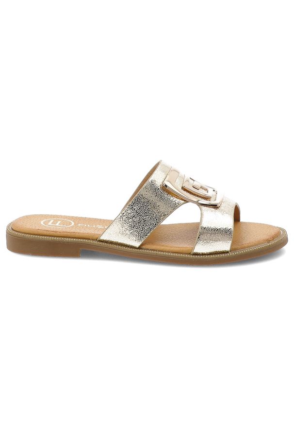 Złote Klapki Filippo Eleganckie Obuwie Damskie Z Broszką. Okazja: na spacer, na co dzień. Kolor: złoty. Sezon: lato. Obcas: na płaskiej podeszwie. Styl: elegancki