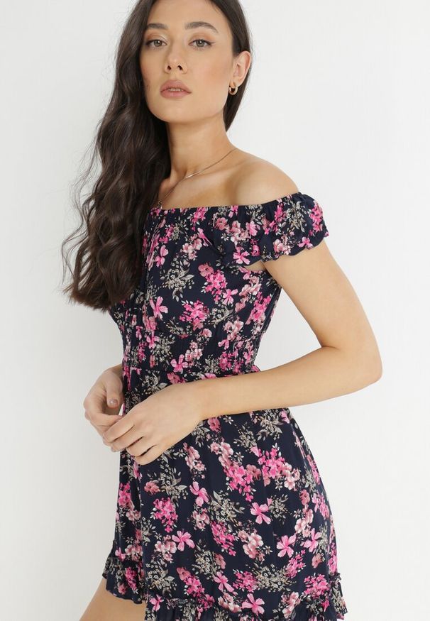 Born2be - Granatowy Kombinezon z Wiskozy Fimo. Kolor: niebieski. Materiał: wiskoza. Długość rękawa: krótki rękaw. Długość: krótkie. Wzór: aplikacja, kwiaty. Sezon: lato