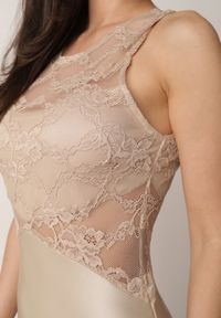 Born2be - Beżowa Koktajlowa Sukienka o Dopasowanym Kroju z Koronką Bermine. Okazja: do pracy, na wesele, na spotkanie biznesowe, na ślub cywilny. Kolor: beżowy. Materiał: koronka. Wzór: koronka. Typ sukienki: proste. Styl: wizytowy #5