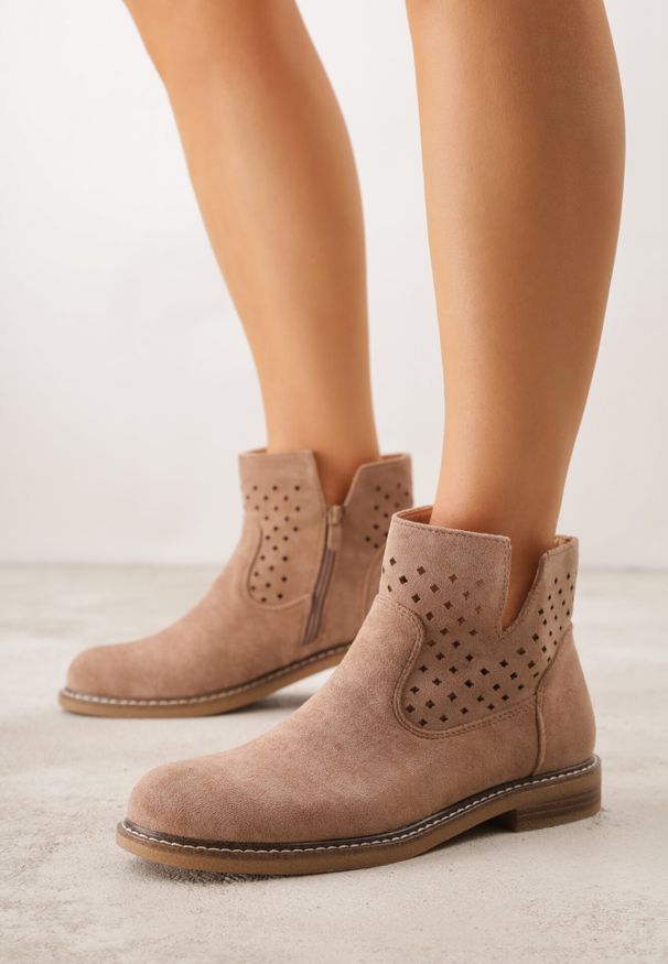 Born2be - Ciemnobeżowe Płaskie Botki Sztyblety z Ażurowym Wzorem ze Skórzaną Wkładką Terisina. Okazja: na co dzień. Kolor: beżowy. Materiał: skóra. Wzór: ażurowy. Obcas: na obcasie. Styl: casual, elegancki. Wysokość obcasa: niski