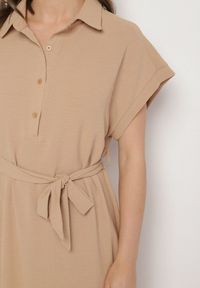 Born2be - Jasnobrązowa Sukienka z Bawełną i Ozdobnym Paskiem Savanire. Okazja: na co dzień. Kolor: brązowy. Materiał: bawełna. Typ sukienki: koszulowe. Styl: elegancki, casual, klasyczny #5