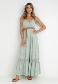 Born2be - Miętowa Sukienka z Paskiem Maerea. Typ kołnierza: dekolt kopertowy. Kolor: miętowy. Wzór: gładki. Typ sukienki: kopertowe, rozkloszowane. Materiał: koronka. Długość rękawa: na ramiączkach. Sezon: lato. Styl: boho. Długość: maxi #5