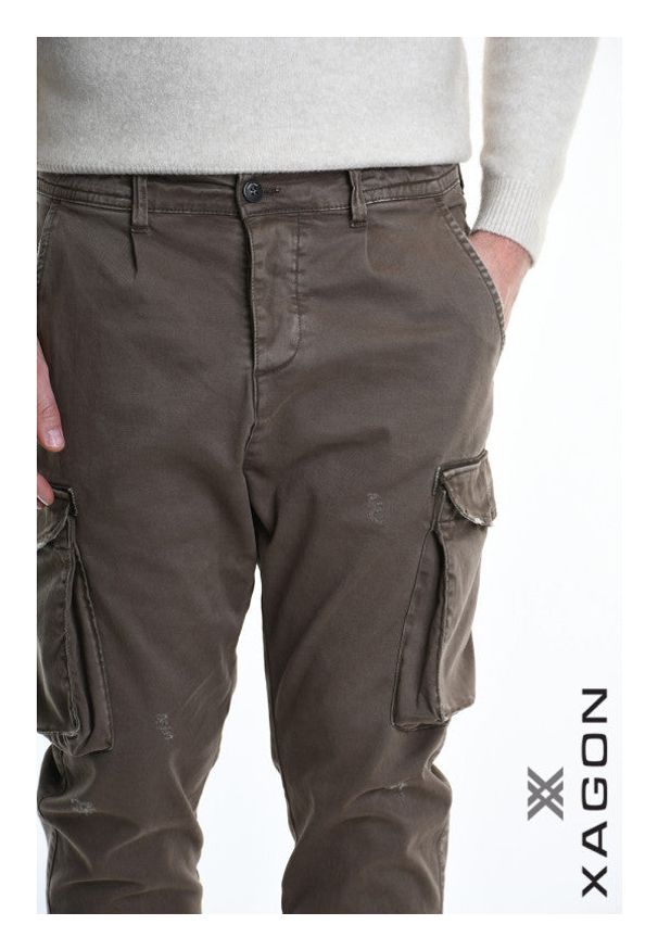 Xagon Man Spodnie | A2503 2CR4076 | Mężczyzna | Brązowy. Okazja: na co dzień. Kolor: brązowy. Materiał: elastan, bawełna. Styl: vintage, casual, elegancki