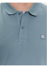 Calvin Klein Jeans Polo Embro Badge J30J325269 Niebieski Slim Fit. Typ kołnierza: polo. Kolor: niebieski. Materiał: bawełna #4