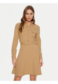 Guess Sukienka codzienna W5RK93 KCBO2 Beżowy Regular Fit. Okazja: na co dzień. Kolor: beżowy. Materiał: syntetyk. Typ sukienki: proste. Styl: casual