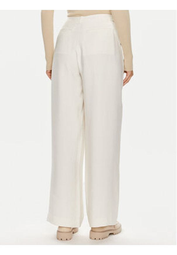Calvin Klein Jeans Spodnie materiałowe J20J223917 Écru Relaxed Fit. Materiał: wiskoza
