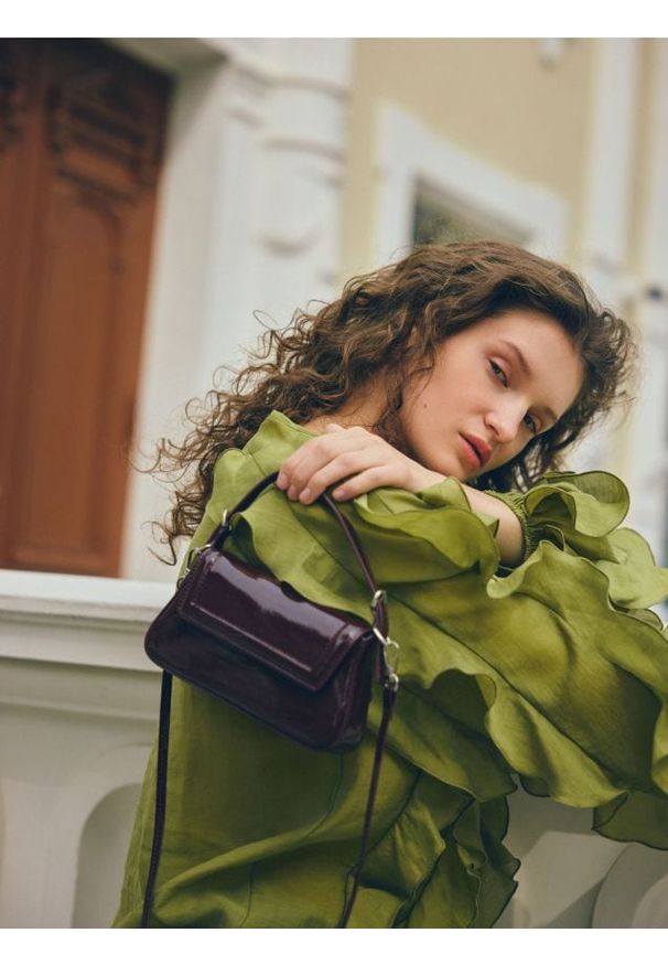 Reserved - Lakierowana torebka - mahoniowy. Kolor: brązowy. Materiał: lakierowane