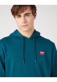 Wrangler - WRANGLER SIGN OFF HOODIE MĘSKA BLUZA Z KAPTUREM NIEROZPINANA DEEP TEAL W651I3G03. Typ kołnierza: kaptur #5