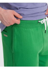 Ombre Clothing - Męskie szorty dresowe z zaokrągloną nogawką - zielone V4 OM-SRSK-0105 - XXL. Kolor: zielony. Materiał: dresówka. Wzór: ze splotem. Styl: sportowy