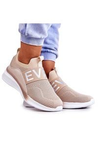 Vinceza Damskie Buty Sportowe Wsuwane Beżowe Lorane beżowy. Zapięcie: bez zapięcia. Kolor: beżowy. Materiał: skóra, tworzywo sztuczne, lakier, materiał. Szerokość cholewki: normalna. Wzór: napisy. Obcas: na koturnie #8