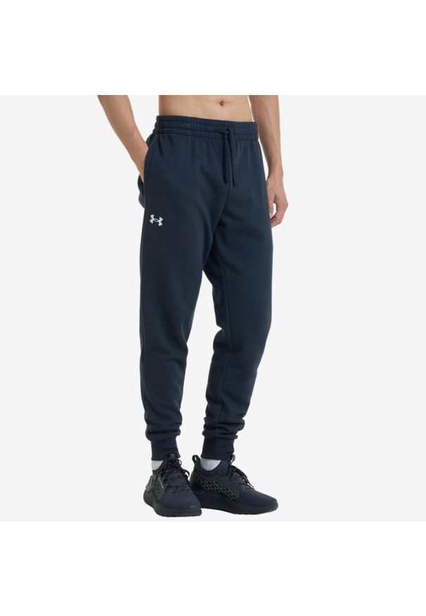 Under Armour - Spodnie dresowe męskie UA Rival Fleece. Kolor: czarny. Materiał: dresówka. Sport: joga i pilates
