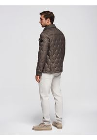 Ombre Clothing - Pikowana kurtka męska w koszulowym fasonie – khaki V3 - Rozmiar: XXL. Okazja: na co dzień. Kolor: brązowy. Materiał: poliester, materiał. Wzór: aplikacja. Styl: casual, elegancki #7