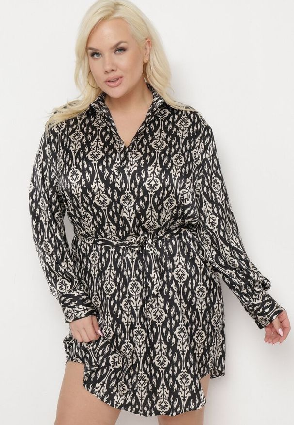 Born2be - Czarna Pudełkowa Sukienka Mini z Wiązanym Paskiem Hrina. Kolor: czarny. Materiał: materiał. Długość: mini