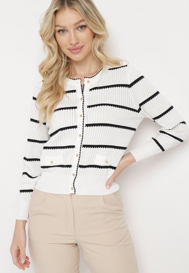 Born2be - Biały Kardigan w Paseczki z Eleganckimi Guziczkami Myrth. Kolor: biały. Materiał: jeans. Wzór: paski. Styl: elegancki