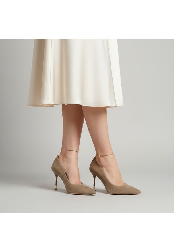 CheBello - Czółenka damskie Chebello, ze skóry zamszowej wsuwane i na wysokiej szpilce, beżowe, 5021_-084-000-PSK-S423. Zapięcie: bez zapięcia. Kolor: beżowy. Materiał: skóra, zamsz