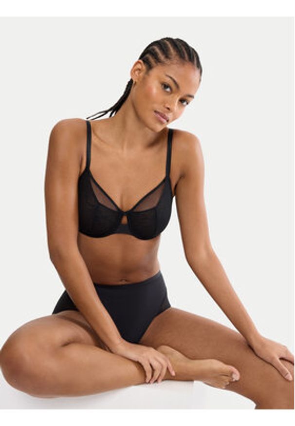 Triumph Biustonosz z fiszbiną Comfort Contour 10226401 Czarny. Kolor: czarny. Materiał: syntetyk