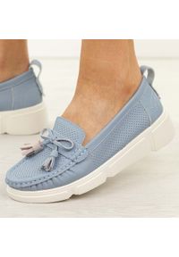 Niebieskie skórzane mokasyny damskie Vinceza 88041. Okazja: na spacer, na co dzień. Nosek buta: okrągły. Kolor: niebieski. Materiał: skóra. Szerokość cholewki: normalna. Wzór: ażurowy. Sezon: wiosna, jesień, lato. Styl: casual, elegancki, klasyczny #1