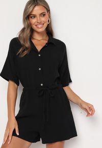 Born2be - Czarny Muślinowy Kombinezon z Bawełny Wiązany w Talii z Guzikami Dlirena. Kolor: czarny. Materiał: bawełna. Długość rękawa: krótki rękaw. Długość: krótkie. Styl: elegancki #6