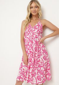 Born2be - Różowa Rozkloszowana Sukienka na Ramiączkach Wiązana na Szyi z Dekoltem w Serek Beviana. Okazja: na co dzień. Typ kołnierza: dekolt w serek. Kolor: różowy. Materiał: skóra, bawełna, materiał. Długość rękawa: na ramiączkach. Styl: klasyczny, casual, elegancki #6