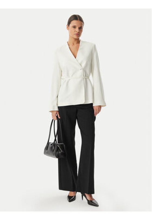 Calvin Klein Marynarka LV044F408G Kremowy Regular Fit. Kolor: kremowy. Materiał: wiskoza