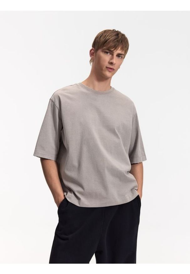 Reserved - T-shirt cropped boxy z efektem sprania - ciemnoszary. Kolor: szary. Materiał: dzianina, bawełna