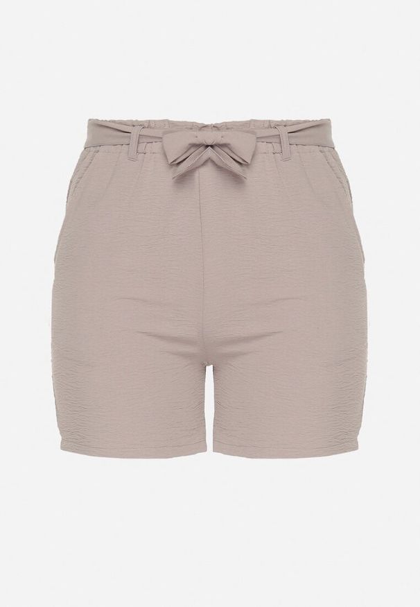 Born2be - Ciemnobeżowe Szorty Typu Bermudy z Wysokim Stanem z Gumką w Pasie i Wiązaniem Seviiana. Okazja: na co dzień. Stan: podwyższony. Kolekcja: plus size. Kolor: beżowy. Materiał: materiał, koronka. Wzór: koronka. Sezon: lato. Styl: elegancki, casual