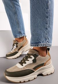 Renee - Ciemnobeżowe Sneakersy na Grubej Podeszwie Ozdobione Metalicznymi Lamówkami Sawla. Kolor: beżowy. Wzór: aplikacja #2