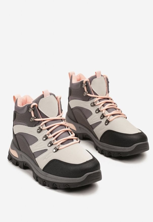 Born2be - Szare Buty Trekkingowe Trapery Vices Ozdobione Przeszyciami Narrive. Okazja: na co dzień. Wysokość cholewki: przed kolano. Kolor: szary. Materiał: dresówka. Szerokość cholewki: normalna. Wzór: aplikacja. Styl: casual