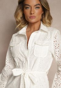 Renee - Biała Ażurowa Sukienka z Bawełny Ozdobiona Paskiem Novenelle. Kolor: biały. Materiał: bawełna. Wzór: aplikacja, ażurowy. Sezon: wiosna #4