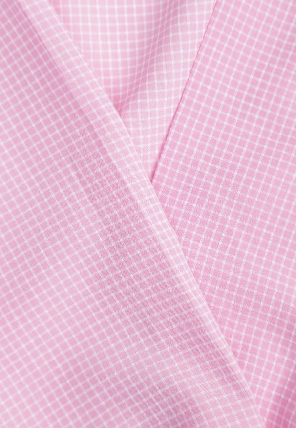 Renee - Różowy Kombinezon z Dekoltem Kopertowym Ozdobiony Wiązaniami na Ramionach Adrelure. Okazja: na co dzień. Kolor: różowy. Długość: krótkie. Wzór: aplikacja. Sezon: lato. Styl: casual