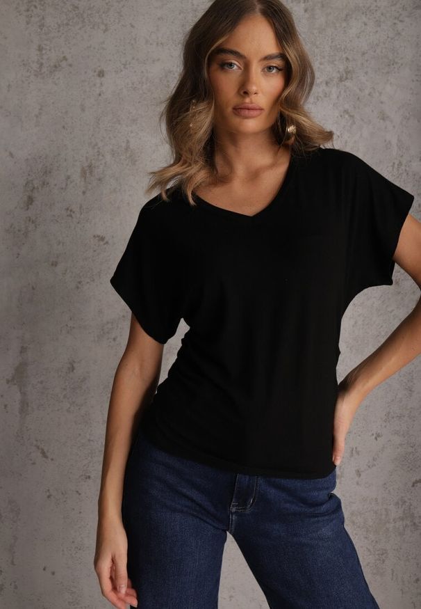 Renee - Czarny Wiskozowy T-shirt z Dekoltem V Eupharis. Okazja: na co dzień. Typ kołnierza: dekolt w kształcie V. Kolor: czarny. Materiał: wiskoza. Styl: casual, elegancki