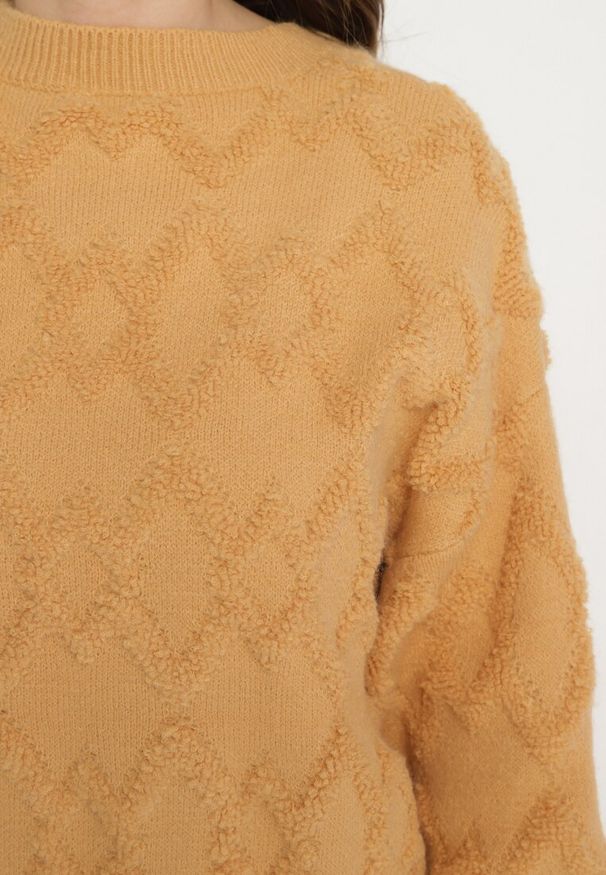 Born2be - Żółty Sweter o Luźnym Kroju i Wzorzystym Splocie ze Ściągaczami Elondrae. Okazja: na co dzień. Kolor: żółty. Materiał: bawełna, jeans. Długość rękawa: długi rękaw. Długość: długie. Wzór: ze splotem. Styl: elegancki, casual