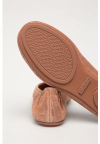 Tory Burch - Baleriny zamszowe. Nosek buta: okrągły. Kolor: różowy. Materiał: zamsz #4