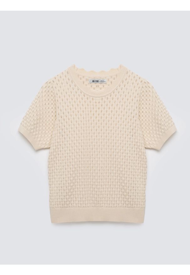 Big-Star - Sweter damski ażurowy z krótkim rękawem perłowy Diona 103. Okazja: na co dzień. Kolor: kremowy. Materiał: tkanina, dzianina, denim, bawełna. Długość rękawa: krótki rękaw. Długość: krótkie. Wzór: ażurowy. Styl: casual, klasyczny