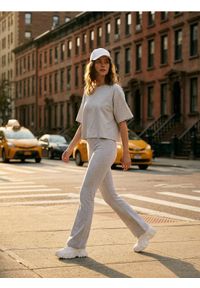 Sinsay - Bawełniana koszulka z krótkim rękawem - szary. Kolor: szary. Materiał: bawełna. Długość rękawa: krótki rękaw. Długość: krótkie #1