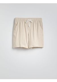 Reserved - Szorty regular z lnem - beżowy. Kolor: beżowy. Materiał: len #1