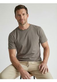 Sinsay - Bawełniana koszulka basic - brązowy. Kolor: brązowy. Materiał: bawełna