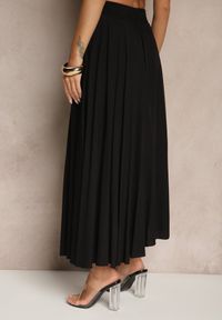 Renee - Czarna Spódnica o Rozkloszowanym Kroju z Wiskozy Lunafina. Okazja: na co dzień. Kolor: czarny. Materiał: wiskoza. Styl: sportowy, klasyczny, casual