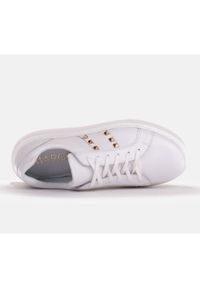 Marco Shoes Lekkie sneakersy ze złotymi ćwiekami białe. Kolor: biały #6