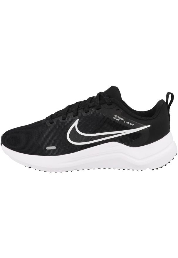 Buty do biegania damskie Nike Downshifter 12. Zapięcie: sznurówki. Kolor: czarny. Materiał: guma, materiał, syntetyk, tkanina. Szerokość cholewki: normalna. Model: Nike Downshifter