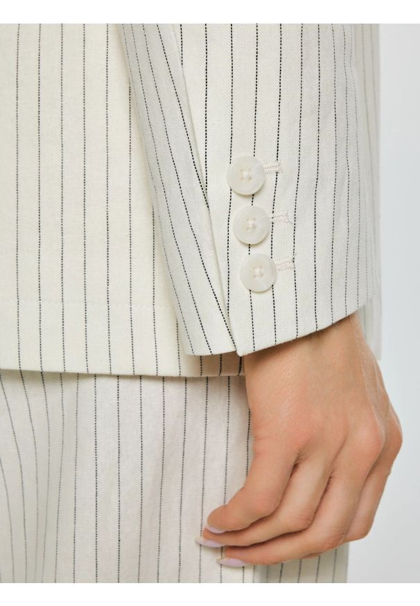 Big-Star - Marynarka damska lniana w prążek kremowa Kinnia 102. Kolor: kremowy. Materiał: len. Wzór: prążki