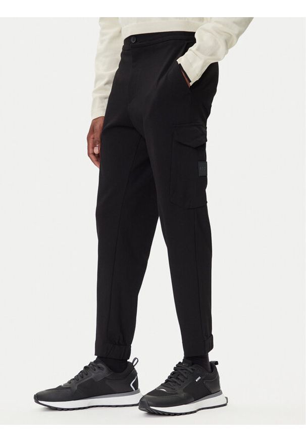 BOSS Spodnie materiałowe T_Urbanex Cargo 50547454 Czarny Regular Fit. Kolor: czarny. Materiał: syntetyk