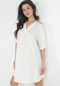 Born2be - Biała Pudełkowa Sukienka Mini z Kołnierzykiem Zeena. Kolor: biały. Długość rękawa: krótki rękaw. Długość: mini #1