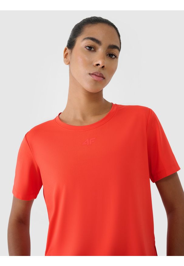 4f - 4F Koszulka treningowa oversize szybkoschnąca damska - czerwona S. Kolor: czerwony. Materiał: poliester, elastan, materiał, włókno, dzianina. Długość rękawa: krótki rękaw. Długość: krótkie. Wzór: ze splotem, gładki, jednolity. Sport: fitness