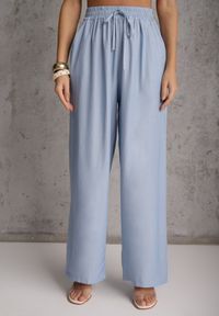 Renee - Jasnoniebieski Komplet z Wiskozą Bluzka z Kołnierzem i Spodnie Wide Leg Naunne. Kolekcja: plus size. Kolor: niebieski. Materiał: wiskoza. Wzór: gładki #3