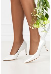 Sergio Leone - Szpilki sergio leone damskie błyszczące srebrne 1336. Okazja: na imprezę. Kolor: srebrny. Materiał: skóra ekologiczna. Obcas: na szpilce. Styl: elegancki, klasyczny. Wysokość obcasa: wysoki #2