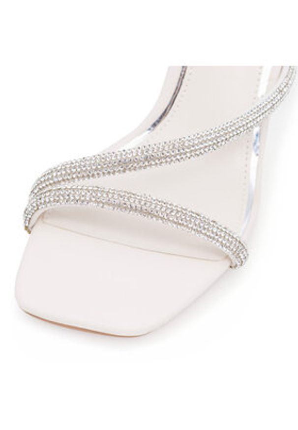 Nine West Sandały WFA2675-1 Biały. Kolor: biały. Materiał: syntetyk