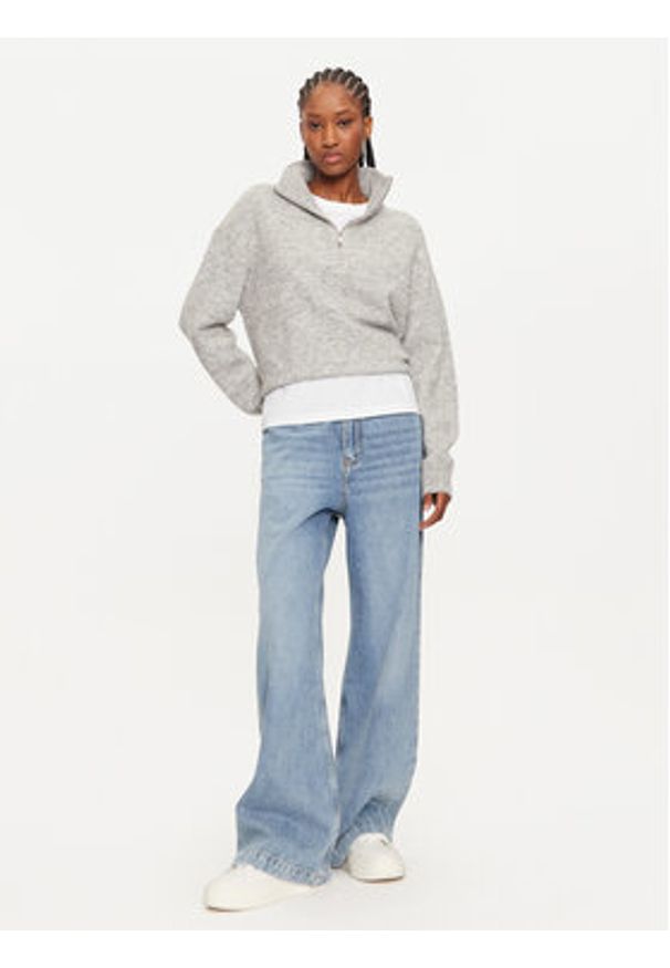 Calvin Klein Jeans Sweter J20J224238 Szary Regular Fit. Kolor: szary. Materiał: syntetyk